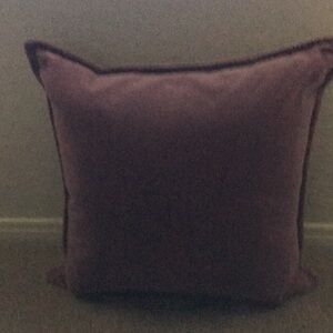 Excellent condition throw pillow